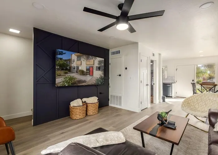 Modern Townhouse-walk 2 Oldtown-4 Heated Pools Holiday home