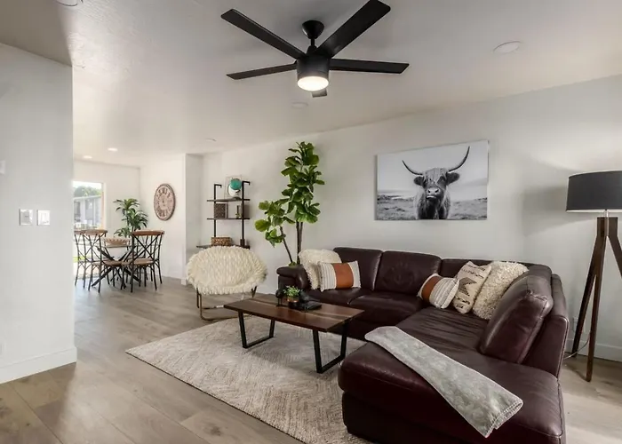 Modern Townhouse-walk 2 Oldtown-4 Heated Pools Holiday home